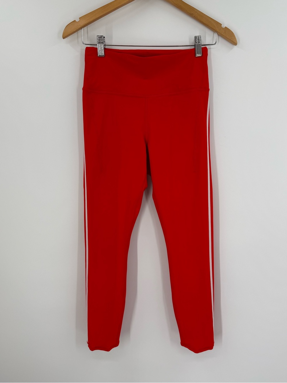Athleta Pacesetter Ultra High Rise Tipped 7/8 Legging Side Stripe | Red | Small
